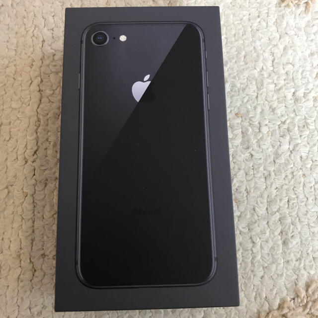 Apple(アップル)のきぃこ様専用iPhone8スペースグレー スマホ/家電/カメラのスマートフォン/携帯電話(スマートフォン本体)の商品写真