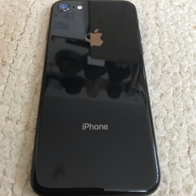 Apple(アップル)のきぃこ様専用iPhone8スペースグレー スマホ/家電/カメラのスマートフォン/携帯電話(スマートフォン本体)の商品写真