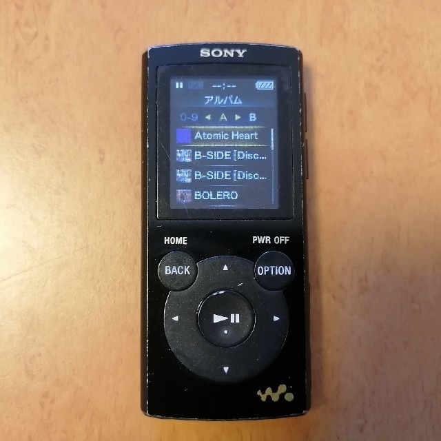 WALKMAN(ウォークマン)の（みな様ご予約済み）SONY WALKMAN NW-E063 スマホ/家電/カメラのオーディオ機器(ポータブルプレーヤー)の商品写真