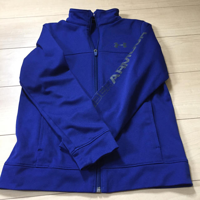 UNDER ARMOUR(アンダーアーマー)の男児 ジャージ 上着 キッズ/ベビー/マタニティのキッズ服男の子用(90cm~)(ジャケット/上着)の商品写真