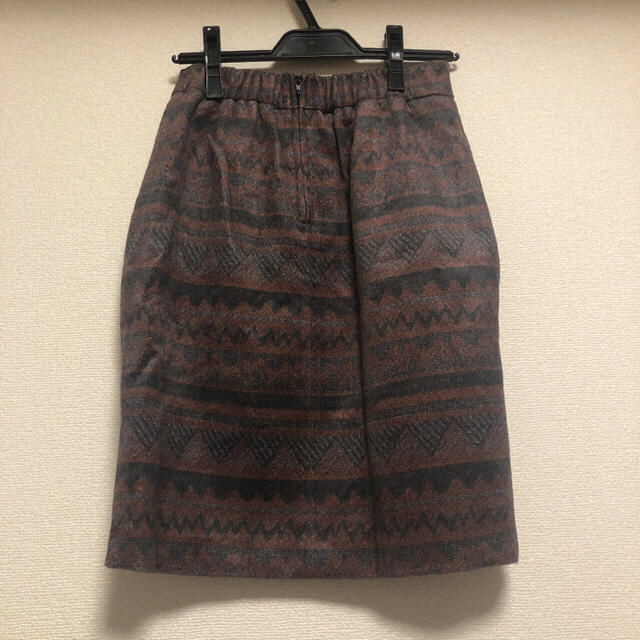 JEANASIS(ジーナシス)の【未使用】昨年購入した冬物、ジーナシス のタイトスカートです レディースのスカート(ひざ丈スカート)の商品写真
