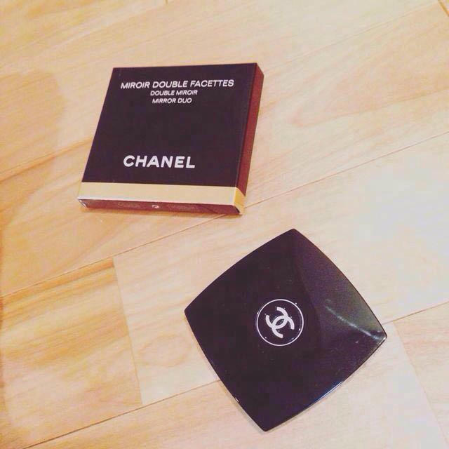 CHANEL(シャネル)の新品未使用CHANELコンパクト二面ミラ コスメ/美容のコスメ/美容 その他(その他)の商品写真