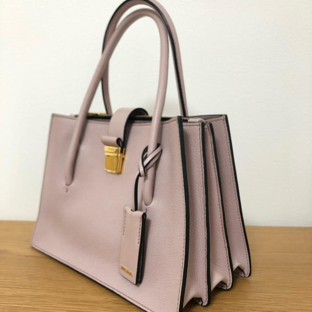 miumiu(ミュウミュウ)のmiumiu ピンク♡マドラス2ウェイバッグ レディースのバッグ(ハンドバッグ)の商品写真