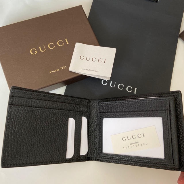 Gucci - 新品 グッチ GUCCI メンズ ブラックレザー 二つ折り財布 黒の