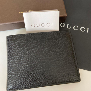 グッチ(Gucci)の新品　グッチ GUCCI メンズ　ブラックレザー 二つ折り財布 黒(折り財布)