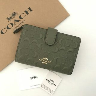 コーチ(COACH)の【新品】COACH(コーチ) エンボス グリーン レザー 折り財布(財布)