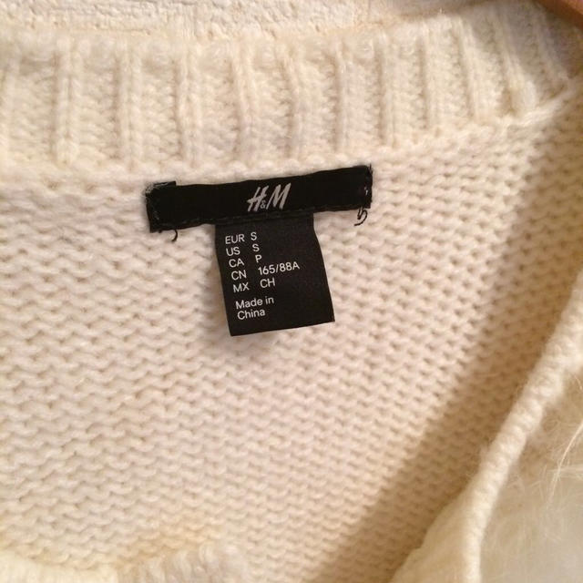 H&M(エイチアンドエム)のH&M白ホワイトニットベストファー付き レディースのトップス(ニット/セーター)の商品写真