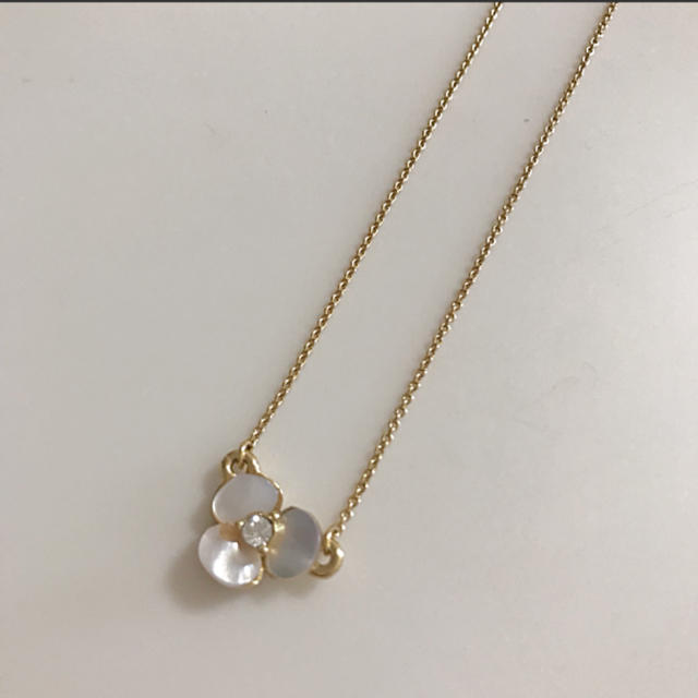 kate spade new york(ケイトスペードニューヨーク)のkate spade ♡ フラワーネックレス レディースのアクセサリー(ネックレス)の商品写真