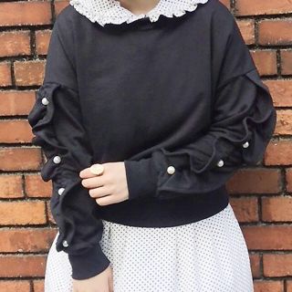 グレイル(GRL)の【完売アイテム】パールつきフリルトップス(トレーナー/スウェット)