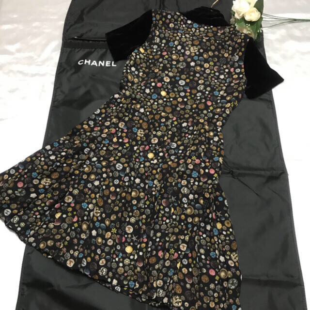 CHANEL●極美品●ココボタン＆ココ●可愛いワンピース●シルク♡ベルベット レディースのワンピース(ひざ丈ワンピース)の商品写真