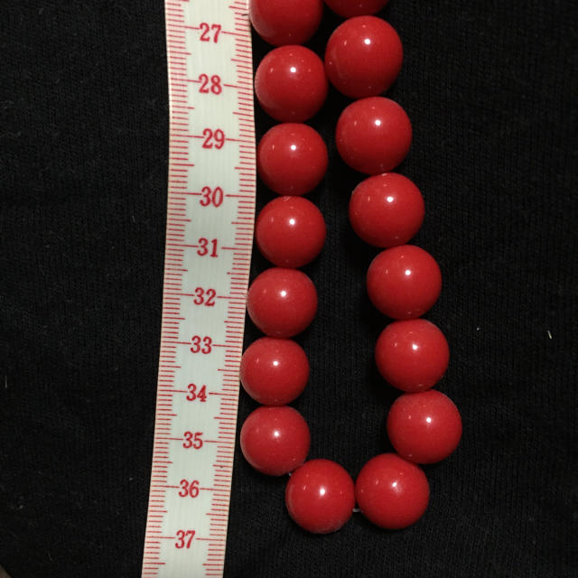 claire's(クレアーズ)の赤い丸玉のネックレス レディースのアクセサリー(ネックレス)の商品写真