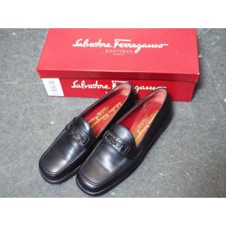 サルヴァトーレフェラガモ(Salvatore Ferragamo)のフェラガモ　ローファー　黒　シルバー金具　MB736(ローファー/革靴)