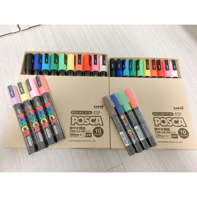 三菱鉛筆(ミツビシエンピツ)のPOSCA ポスカ ☆中字〜極細 インテリア/住まい/日用品の文房具(ペン/マーカー)の商品写真