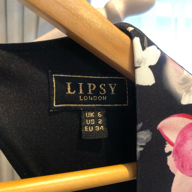 Lipsy(リプシー)の【最終価格】Lipsy UK6 花柄 黒地 タイトドレス ワンピース レディースのフォーマル/ドレス(ナイトドレス)の商品写真