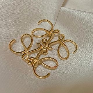 LOEWE(ブローチ/コサージュ)のフリマアイテム一覧 LOEWE(ブローチ/コサージュ)のフリマアイテム一覧
