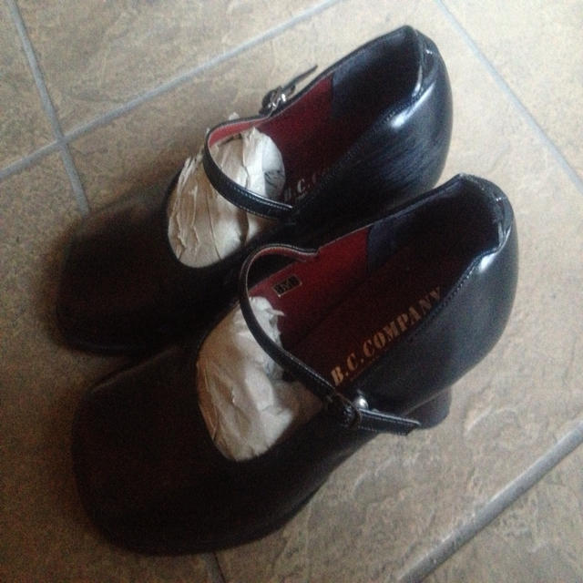 黒のストラップパンプス レディースの靴/シューズ(ハイヒール/パンプス)の商品写真