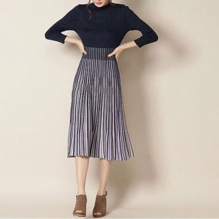 アンドクチュール(And Couture)のラメプリーツワンピース(ひざ丈ワンピース)