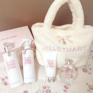 ジルスチュアート(JILLSTUART)のジルスチュアートリラックス5点セット♡(ボディクリーム)