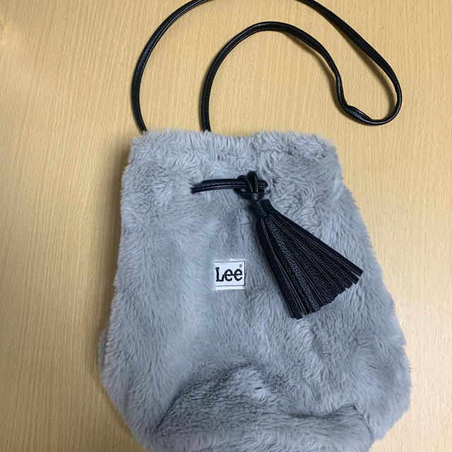 Lee(リー)の★りりり様専用★Lee ファーバッグ 巾着 レディースのバッグ(ショルダーバッグ)の商品写真