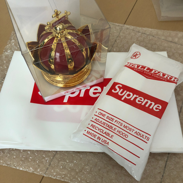 Supreme(シュプリーム)のsupreme Crown Air Freshener ポンチョつき コスメ/美容のリラクゼーション(アロマディフューザー)の商品写真