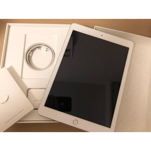 スマホ/家電/カメラiPad 2018年製 付属品完備