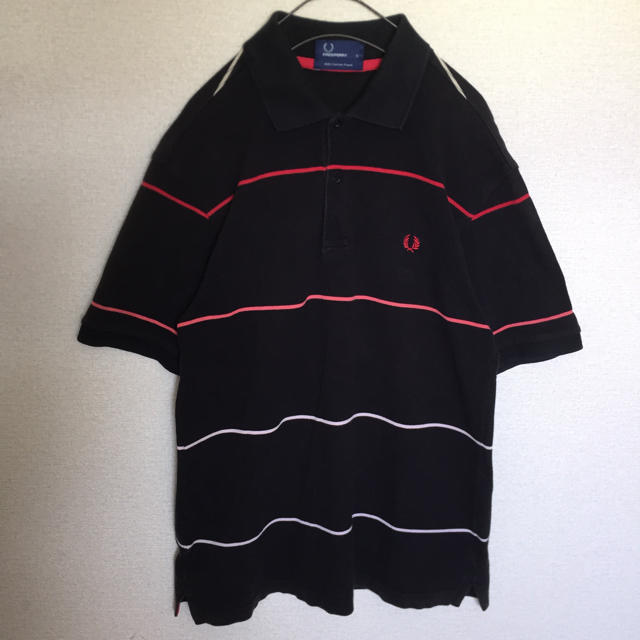 FRED PERRY(フレッドペリー)の【激レア】フレッドペリー ポロシャツ 胸刺繍ロゴ有り☆人気ブラック×レッドカラー メンズのトップス(ポロシャツ)の商品写真