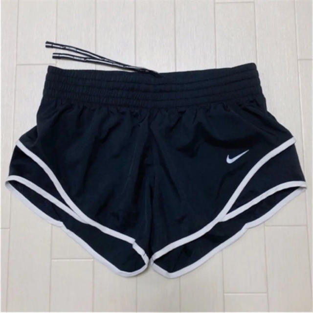 NIKE(ナイキ)のNIKE ナイキ ランニング ショート パンツ レディース DRY-FIT スポーツ/アウトドアのランニング(ウェア)の商品写真