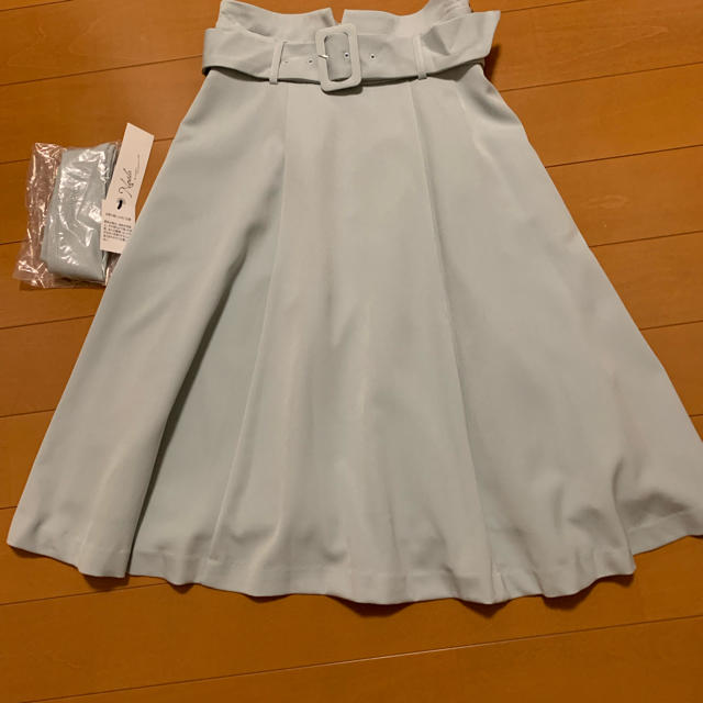 Noela(ノエラ)の☆未使用！ Noela ノエラ 太ベルト カラースカート レディースのスカート(ひざ丈スカート)の商品写真