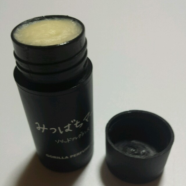 LUSH(ラッシュ)のみつばちマーチソリッドフレグランス コスメ/美容の香水(ユニセックス)の商品写真