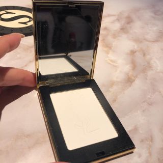 イヴサンローランボーテ(Yves Saint Laurent Beaute)のフェイスパウダー イヴサンローラン(フェイスパウダー)