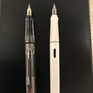 ラミー(LAMY)のラミーサファリ 万年筆  2本セット 透明と白(ペン/マーカー)