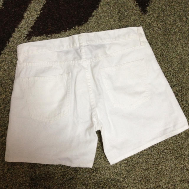 UNIQLO(ユニクロ)のUNIQLO♡白ショートパンツ 未使用 レディースのパンツ(ショートパンツ)の商品写真