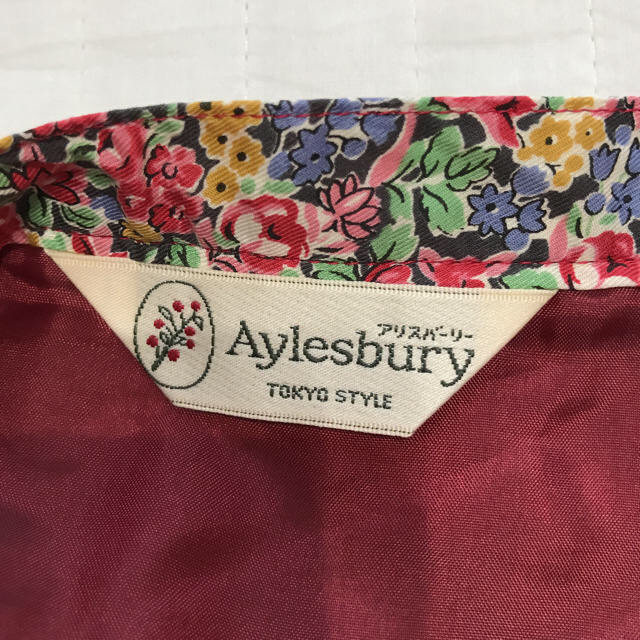 Aylesbury(アリスバーリー)の【Aylesbury】レッドの花柄スカート レディースのスカート(ひざ丈スカート)の商品写真