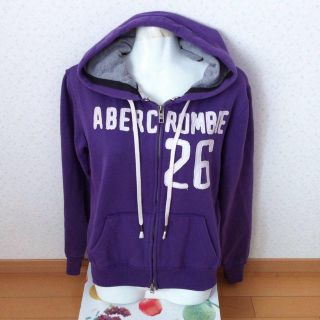 アバクロンビーアンドフィッチ(Abercrombie&Fitch)のとまと♡様 アバクロ裏起毛パーカー紫 M(パーカー)