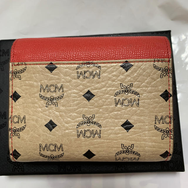 MCM(エムシーエム)のMCM  二つ折り財布  ★ベージュ×サーモンピンク レディースのファッション小物(財布)の商品写真