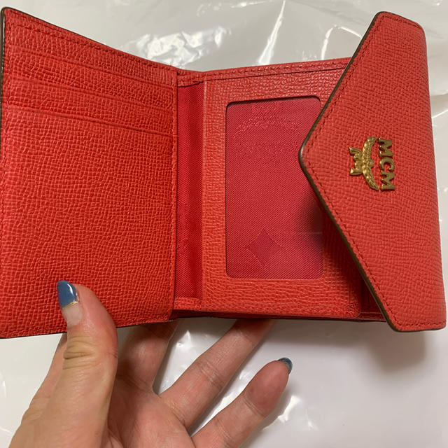MCM(エムシーエム)のMCM  二つ折り財布  ★ベージュ×サーモンピンク レディースのファッション小物(財布)の商品写真