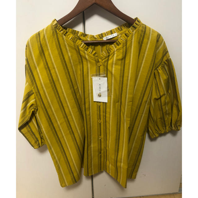 COLZA(コルザ)のベージュイエロー トップス レディースのトップス(シャツ/ブラウス(半袖/袖なし))の商品写真