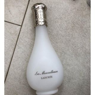 レメルヴェイユーズラデュレ(Les Merveilleuses LADUREE)のメルヴェイユーズ ラデュレ　ローズ エッセンス ウォーター 新品Q(化粧水/ローション)