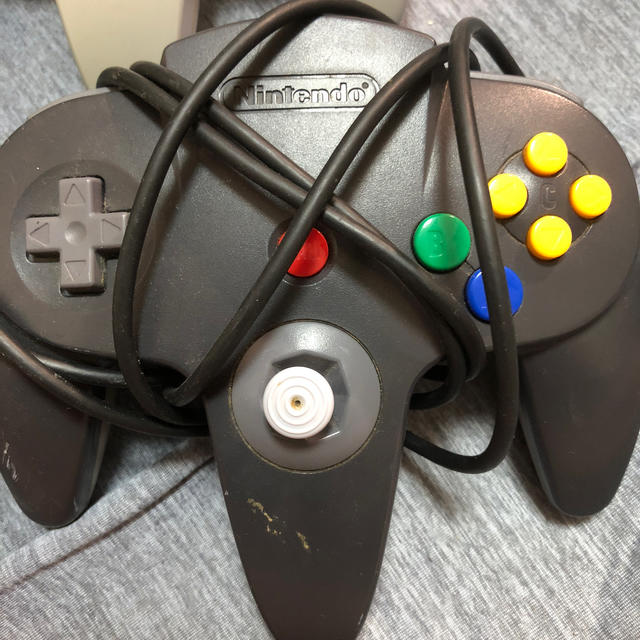 NINTENDO 64(ニンテンドウ64)のニンテンドー64  コントローラー 3個セット エンタメ/ホビーのゲームソフト/ゲーム機本体(その他)の商品写真