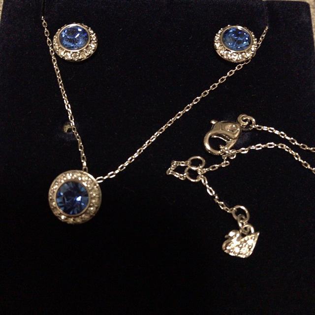 SWAROVSKI - スワロフスキー ネックレス ピアス セットの通販 by SWAROVSKI - スワロフスキー ネックレス ピアス セットの通販 by