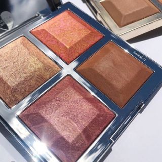 BECCA Khloe Malika コラボ　チーク　シルバーパレット