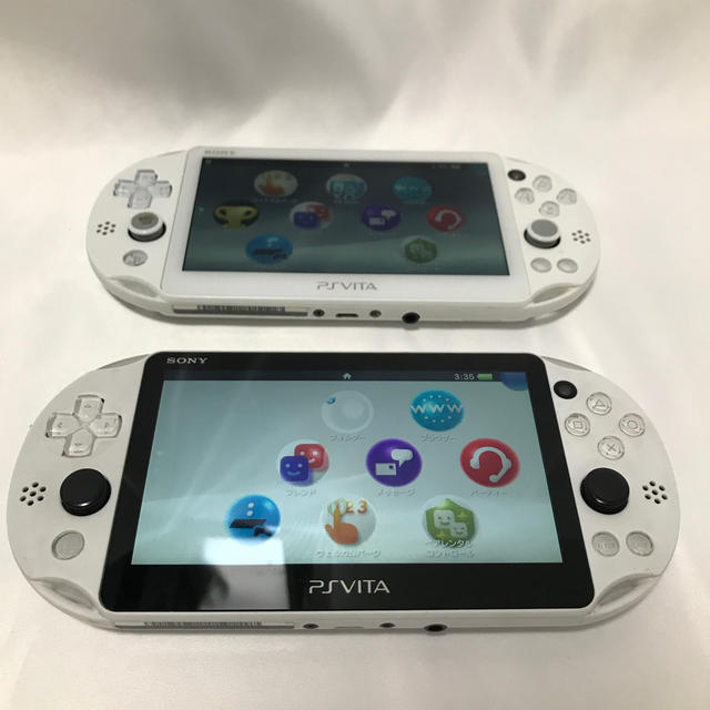 PlayStation Vita(プレイステーションヴィータ)のvita  PCH2000 ジャンク 二台セット エンタメ/ホビーのゲームソフト/ゲーム機本体(携帯用ゲーム機本体)の商品写真