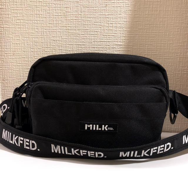 MILKFED.(ミルクフェド)のミルクフェド ロゴテープ ショルダーバッグ レディースのバッグ(ショルダーバッグ)の商品写真