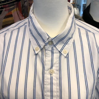 ユニクロ(UNIQLO)のユニクロ ボタンダウンシャツ / Mサイズ / 白×ブルー / ピンストライプ(シャツ/ブラウス(長袖/七分))