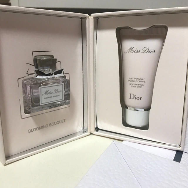 Dior(ディオール)のDior ミスディオールブルーミングブーケ ミニリップ付き コスメ/美容の香水(香水(女性用))の商品写真