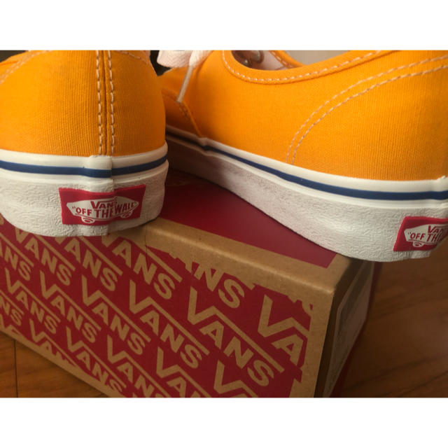 VANS(ヴァンズ)のVANS オーセンティック オレンジ レディースの靴/シューズ(スニーカー)の商品写真