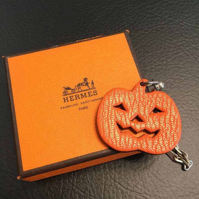 Hermes(エルメス)のHERMES■パンプキンチャーム■キーホルダー■限定 レディースのファッション小物(キーホルダー)の商品写真