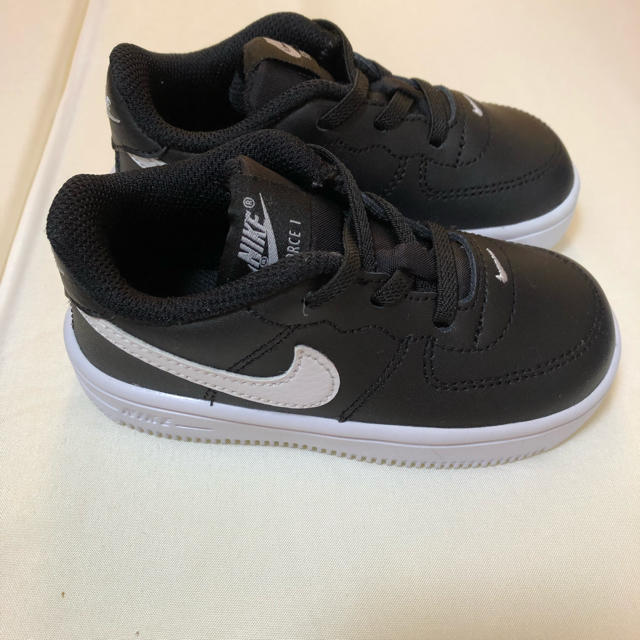 NIKE(ナイキ)の美品♡NIKE FORCE 1 スニーカー 13センチ キッズ/ベビー/マタニティのベビー靴/シューズ(~14cm)(スニーカー)の商品写真