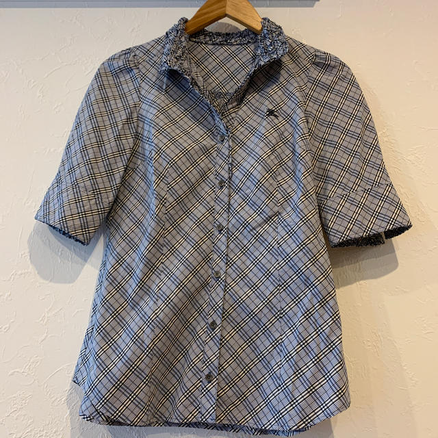 BURBERRY BLUE LABEL(バーバリーブルーレーベル)の未使用品Burberry♡フリルブラウス レディースのトップス(シャツ/ブラウス(長袖/七分))の商品写真