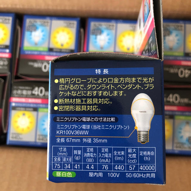 東芝(トウシバ)の10個入り東芝 LED電球(ミニクリプトン形・口金E17・小形電球40W相当) インテリア/住まい/日用品のライト/照明/LED(蛍光灯/電球)の商品写真